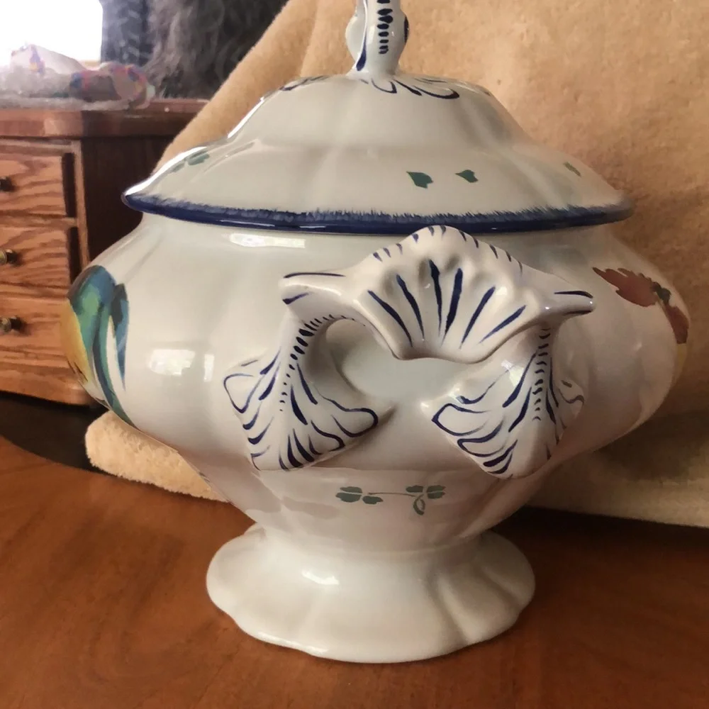 Les Coqs Rooster Themed Soup Tureen w/Platter Lunville France 14”wide 12” tall